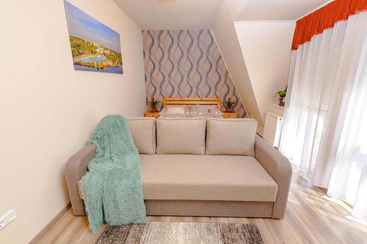 Illes Apartmanok Ii. Hajdúszoboszló المظهر الخارجي الصورة