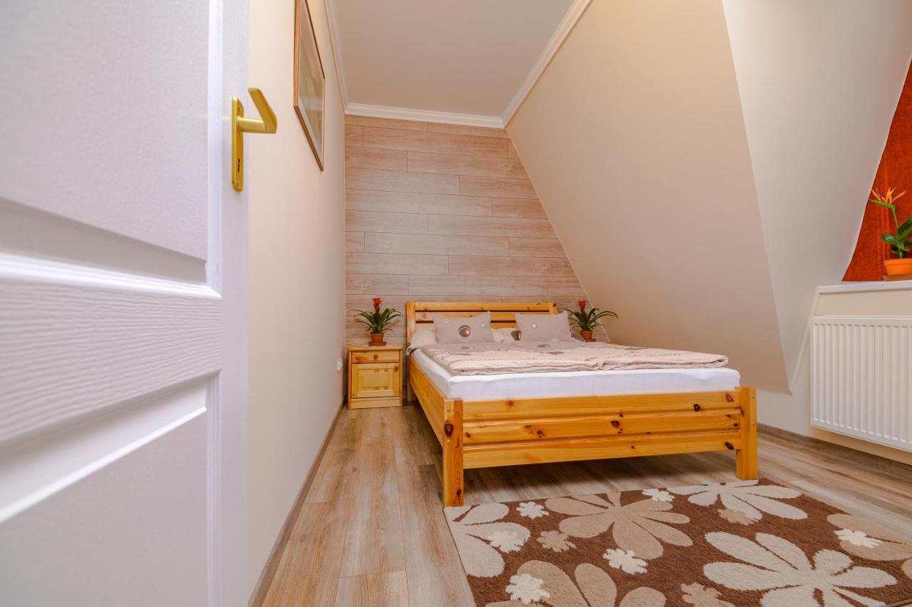 Illes Apartmanok Ii. Hajdúszoboszló المظهر الخارجي الصورة